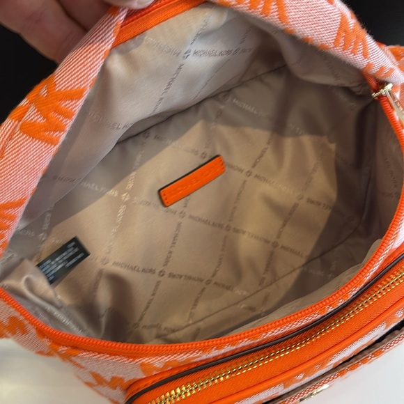 MICHAEL KORS Maisie Lg Logo 2-in-1 Sling Waist Fanny Pack Crossbody
Poppy
NWT - Picture 5 of 16